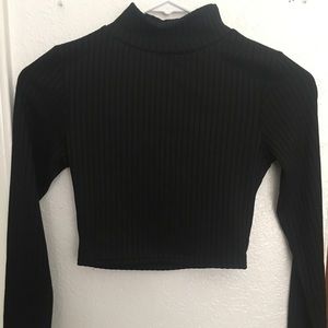 Boohoo ribbed long sleeved crop top.